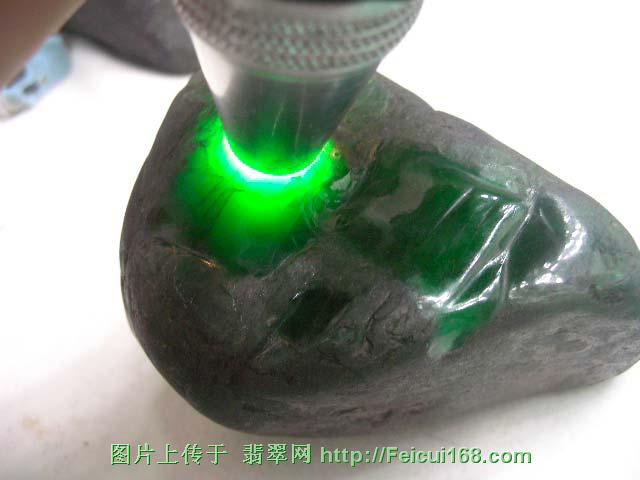 中国翡翠毛料欣赏与交流--后江砍底高翠原料(组图八)  第3张