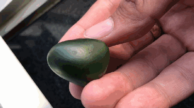 翡翠原石格应角顶级碧玉之——菠菜绿的和田玉！  第8张
