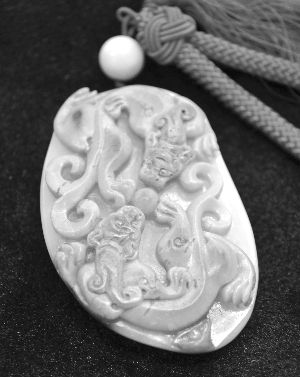 玉佩和玉坠鉴藏小窍门  第2张