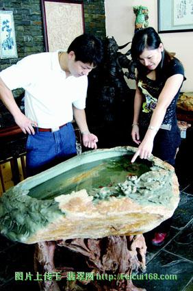 翡翠“鱼缸”标价13万（图）