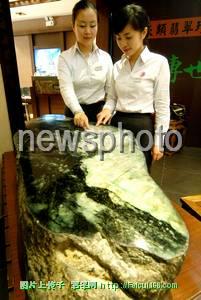 价值3000万元翡翠石亮相连云港(组图)  第2张