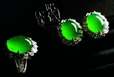 翡翠挂件上蛇形图昭仪翠屋优雅绽放鄂尔多斯珠宝展  第4张