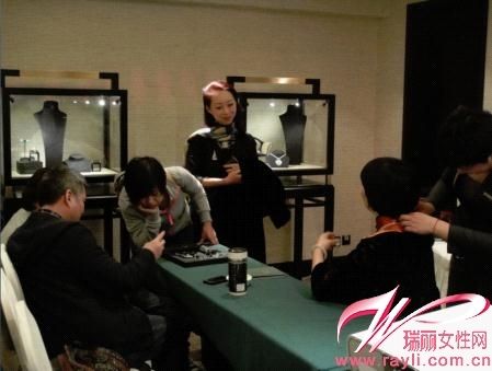 翡翠蛋面镶戒指图片昭仪翠屋翡翠珍品亮相诺亚  第3张