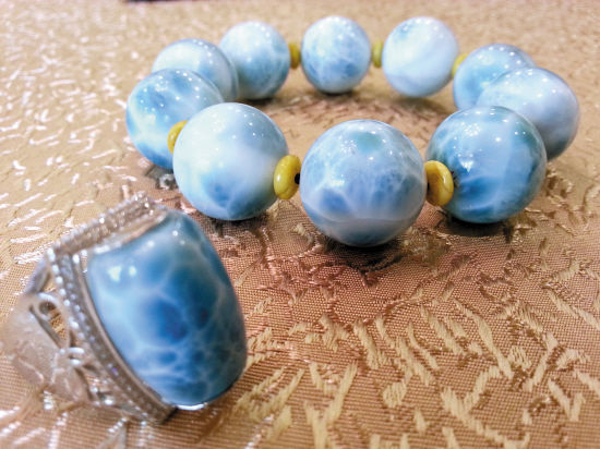 翡翠原石仔料海纹石收藏百科：Larimar  第2张