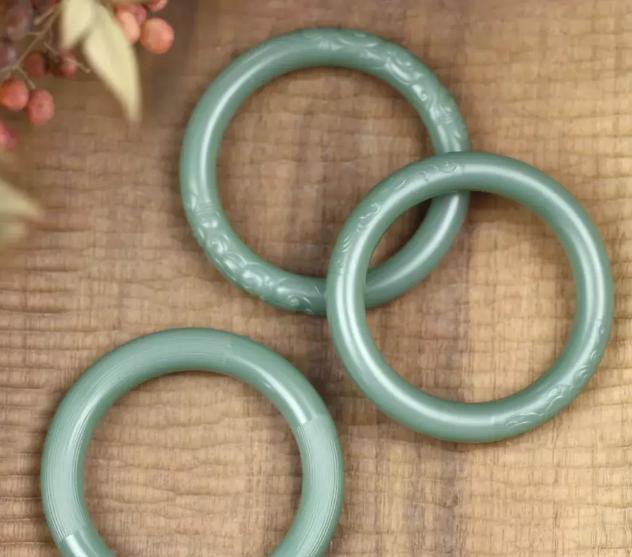 翡翠玉石属性和田玉，好男人佩，好女人戴  第2张