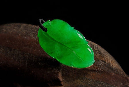 人养玉玉养人：翡翠如何越戴越绿(图)  第2张