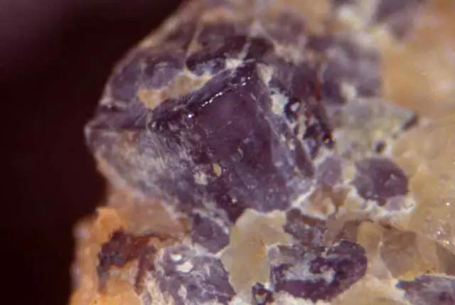 普通田黄石多少钱一克哪一种颜色的蓝宝石最值钱？  第10张