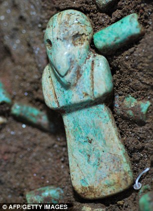 玛雅国王墓穴中发现一个翡翠人  第1张