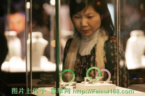 翡翠挂件扣图片大全中国国际珠宝展落幕 天价翡翠手镯引人注目[图]  第4张