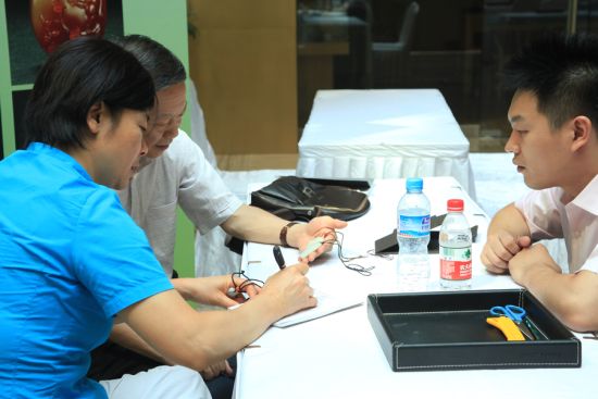 当代玉雕无底价拍卖会火热开场(图)  第2张