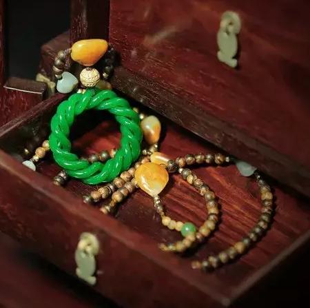 翡翠玉石属性和田玉，好男人佩，好女人戴  第7张