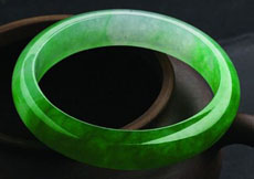 木那翡翠原石皮壳特点夏季婚饰翡翠领衔清凉风  第6张