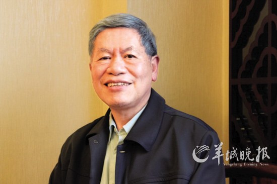小块翡翠原石怎么去皮今年翡翠价格是涨是跌？  第11张