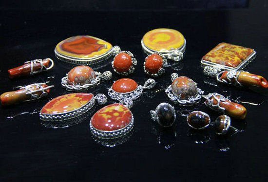 潘家园首届战国红精品展开幕  第3张