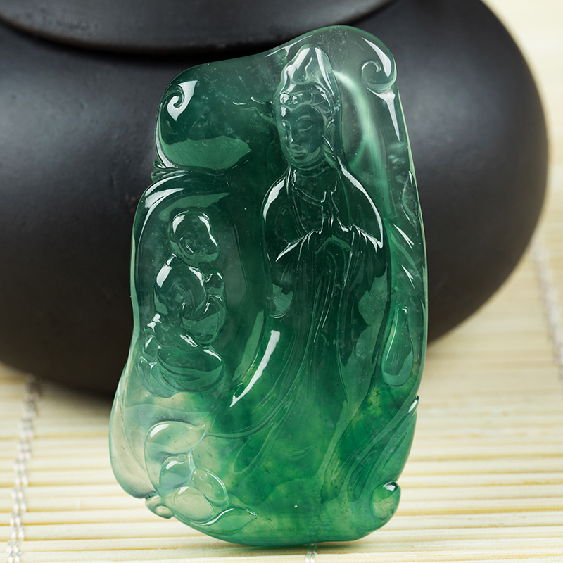 同样是绿色翡翠，为什么你这一块的价格和别人差距这么大？  第6张