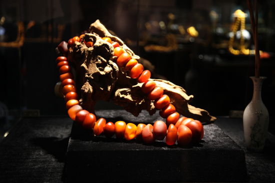 好的翡翠手镯哪买昊天琥珀：以传统文化演绎时光精华  第2张