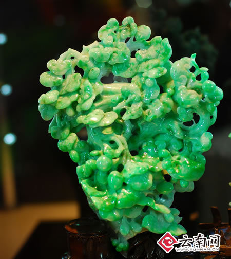 翡翠手镯鉴定技巧第二届中国云南•昆明国际珠宝展开展 展品突出翡翠为主  第3张