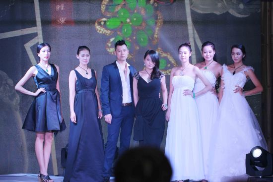 翡翠手镯的拼音东方雅典翡翠新品发布会隆重举行  第4张