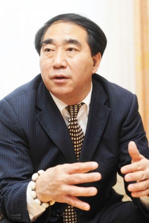 翠绿手镯鉴定邵忠田：纤维玉雕第一人  第3张