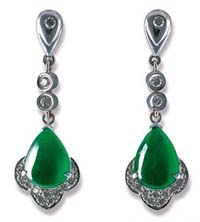 翡翠手镯的工艺古典优雅！绿色珠宝让新娘气质更出众  第1张