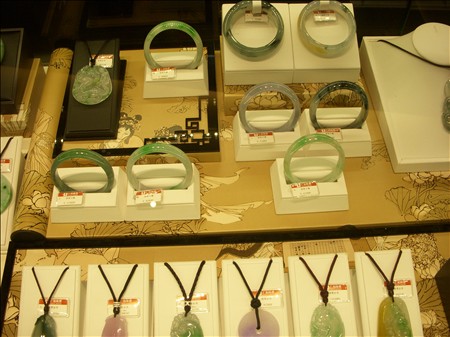 翡翠玉石在五行中属性仁和珠宝2012顶级奢华珠宝展之翡翠人生耀世登场  第8张