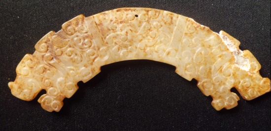 春秋双龙首蟠虺纹璜蚀洞中的神奇  第1张