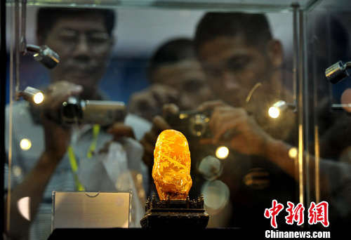 翡翠冰种怎么看价值百万田黄石亮相福州(图)