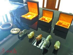 收藏品估出天价 酒宴下药兄弟夺宝