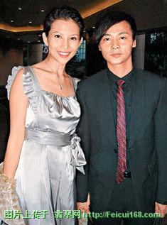 郑明明嫁女儿戴千万传家宝 艳压全场(图)  第3张