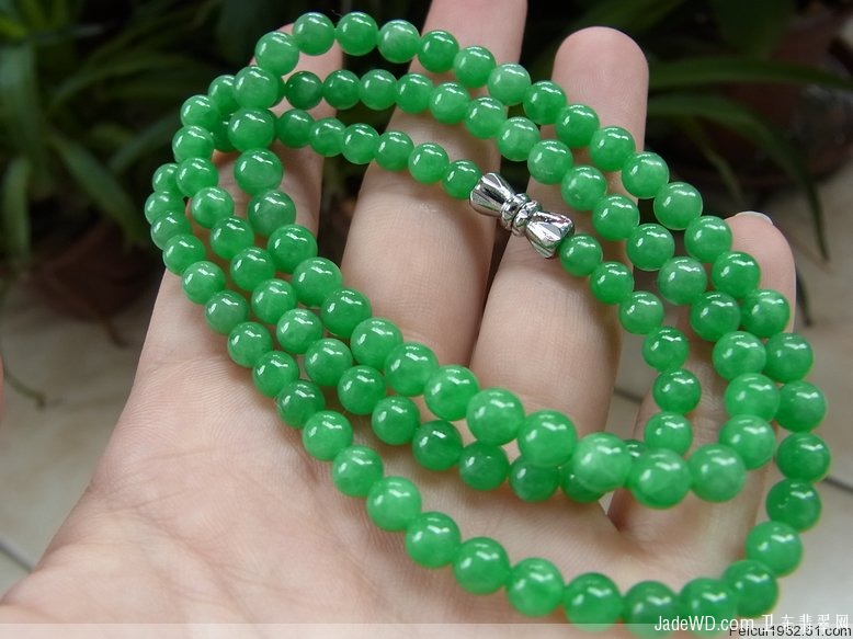 缅甸翡翠矿区可以去吗两条满绿翡翠珠链  第1张