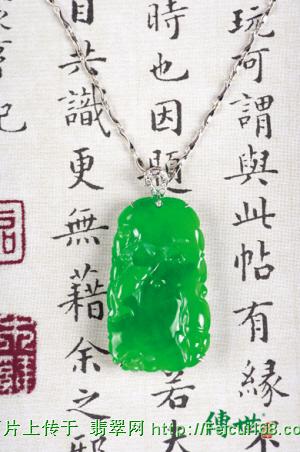翡翠黄金戒指图片欣赏年底送翡翠 浓浓亲情味（图）  第2张
