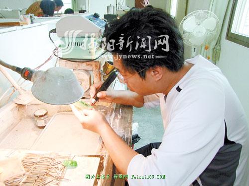 阳美：买翡翠饰品也可“量身定做”【组图】  第2张
