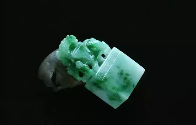 正阳绿、秧苗绿、奶奶绿、晴水绿，翡翠有多少种绿？  第19张