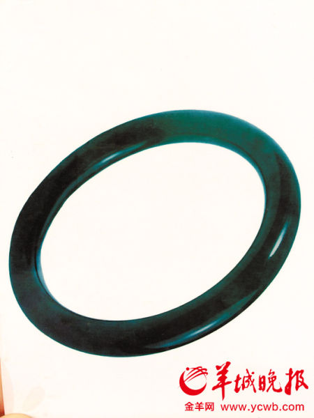 平安扣翡翠挂件老母亲留下价值上亿翡翠玉镯：6兄妹相争反目  第3张