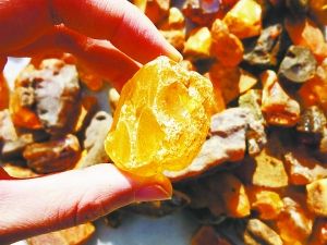 琥珀原石降价 短期无碍成品价格  第2张