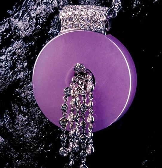 翡翠购买细数世间罕见的翡翠极品 教你鉴别顶级翡翠真容  第8张