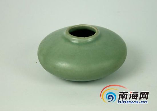 冰种飘花吊坠海口寻宝：翡翠观音黄花梨官帽椅齐参赛(图)  第3张