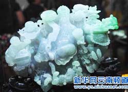 如果选翡翠挂件德宏珠宝玉石制品在泛亚石博览会上倍受青睐  第2张