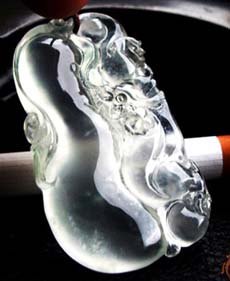 晶莹剔透的玻璃种翡翠（图）  第1张