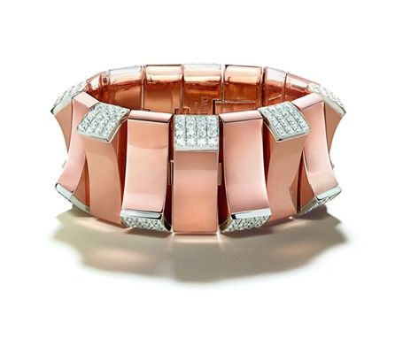 一只翡翠手镯多少钱巴塞尔珠宝展作品亮相中国  第3张