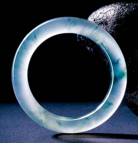 翡翠购买细数世间罕见的翡翠极品 教你鉴别顶级翡翠真容  第9张