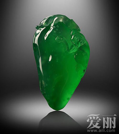 翡翠10年增值20倍 满色玉镯价值千万组图  第2张