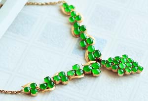 翡翠首饰：绿意盈盈 滴翠凝露  第1张