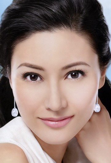 买翡翠手镯怎么看买多大圈的李嘉欣戴绿翡翠钻饰受访 自称现有一子已足够