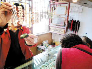 缅甸翡翠和玉有 去别吗“铁龙生”翡翠冷门现高价(图)