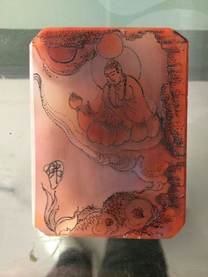 美女戴翡翠手镯图张祥伟 潜心创作塑造传神玉雕  第4张