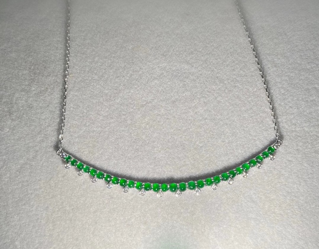 翡翠雕刻初级翡翠“小绿货”独占鳌头，究竟有什么样的魅力？让翠友格外的喜欢  第9张