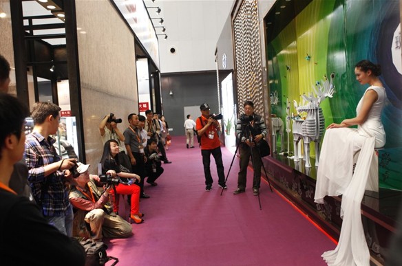 玉翠山庄“斑斓”惊艳亮相上海珠宝展  第4张