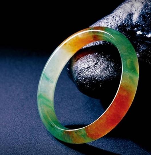 翡翠购买细数世间罕见的翡翠极品 教你鉴别顶级翡翠真容  第11张