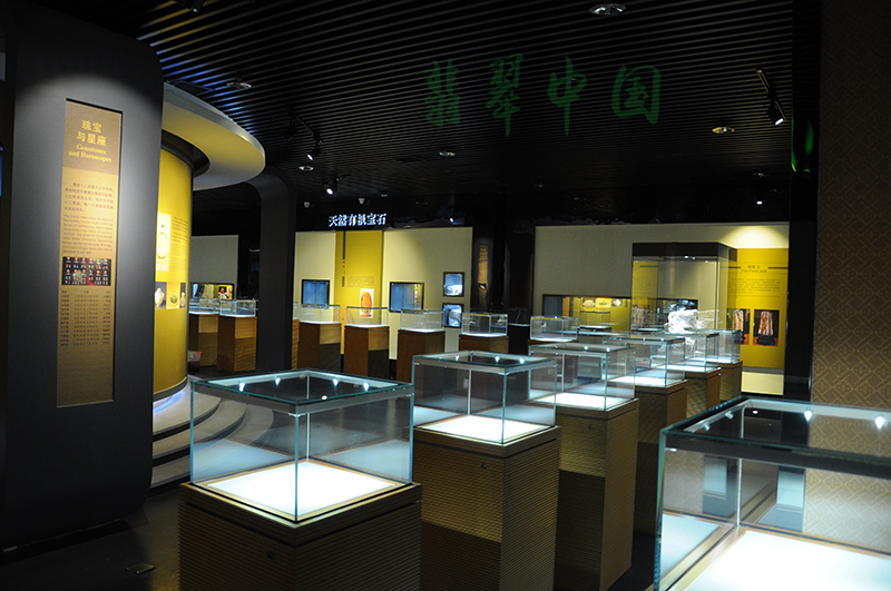 a货三色翡翠手镯价格瑞丽珠宝翡翠博物馆即将开放  第3张